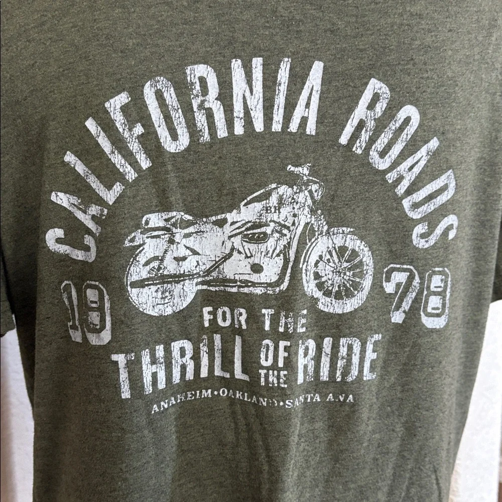 Banana Republic army green California Roads thrill ride retro graphic tee Size S